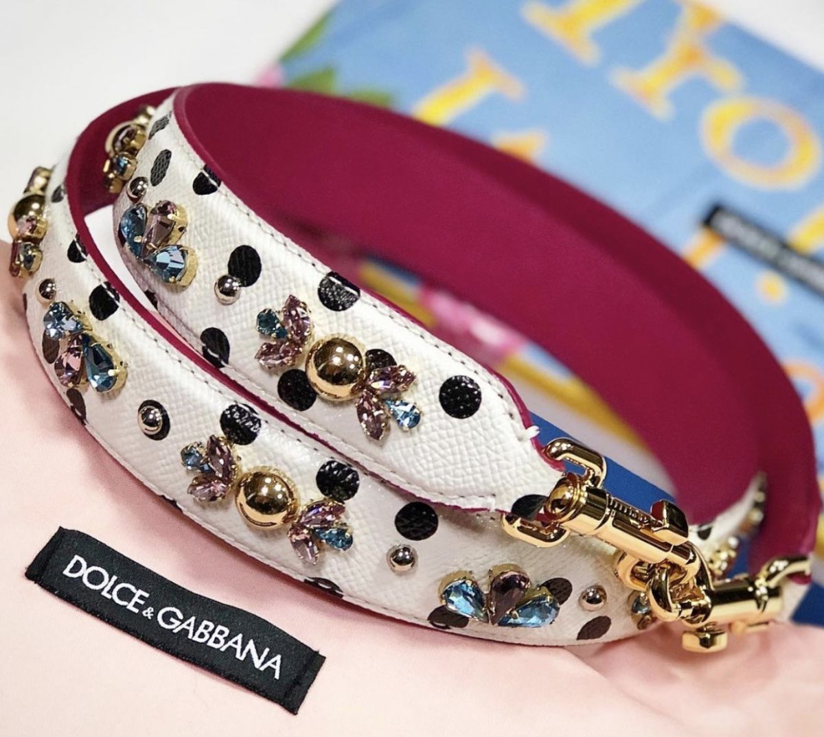 Ремень для сумки / кожа / отделка камни / Dolce Gabbana цена 12 308 руб / новый /