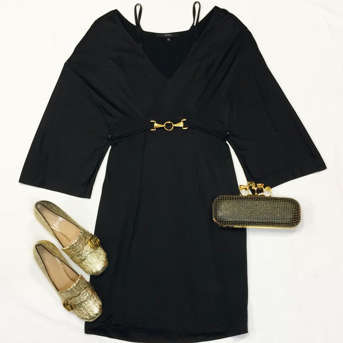 Платье CUCCI размер M цена 15 385 рубТуфли CUCCI размер 36.5 цена 30 770 рубКлатч ALEXANDER MCQUEEN 