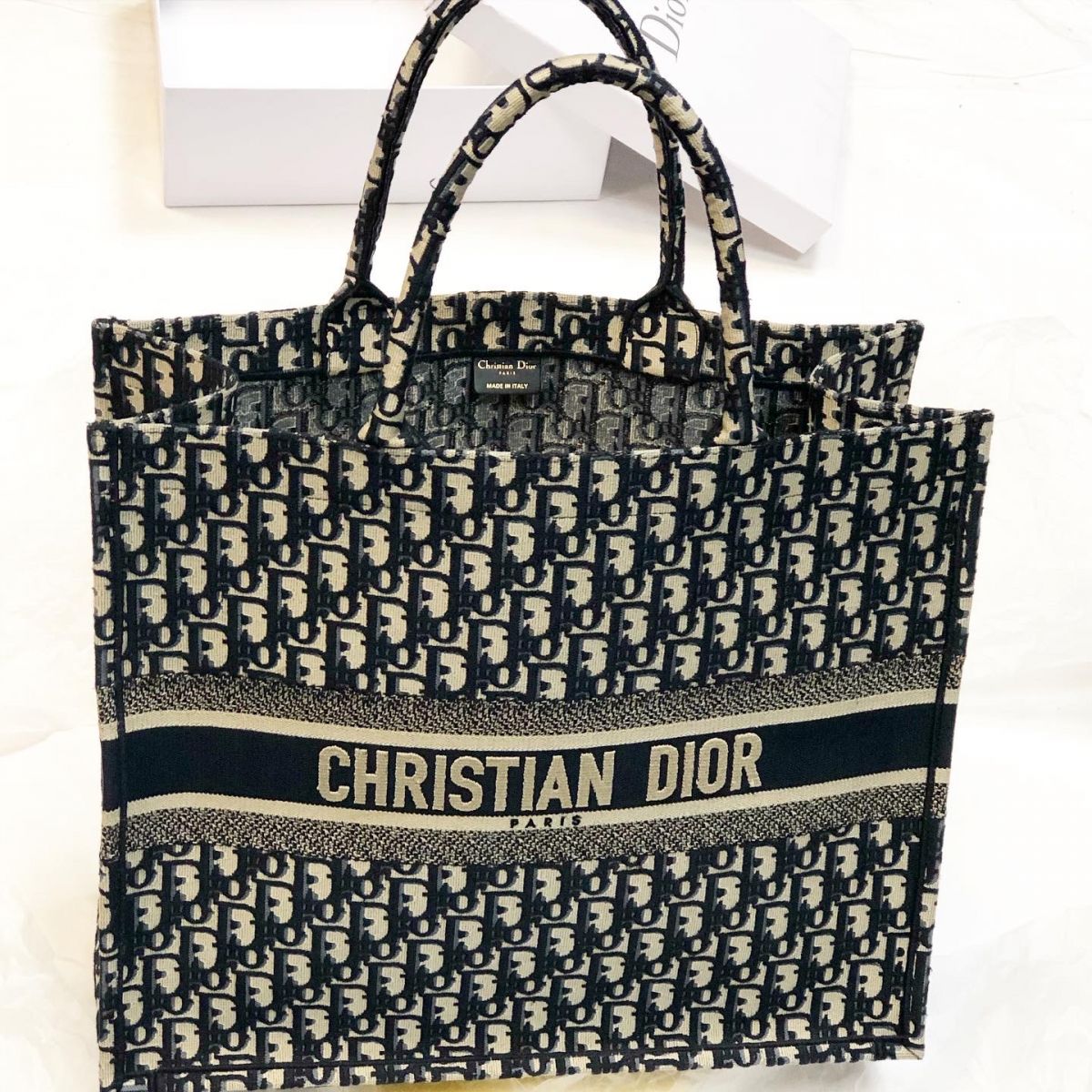 Сумка Christian Dior  размер 35/40 цена 138 463 руб 