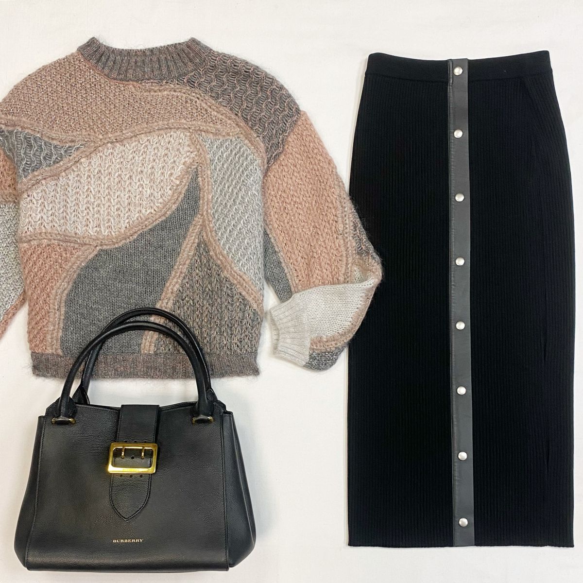 Юбка/отделка кожа/ Givenchy размер XS цена 23 078 рубСвитер Alberta Ferretti размер 40 цена 7 693 рубСумка Burberry