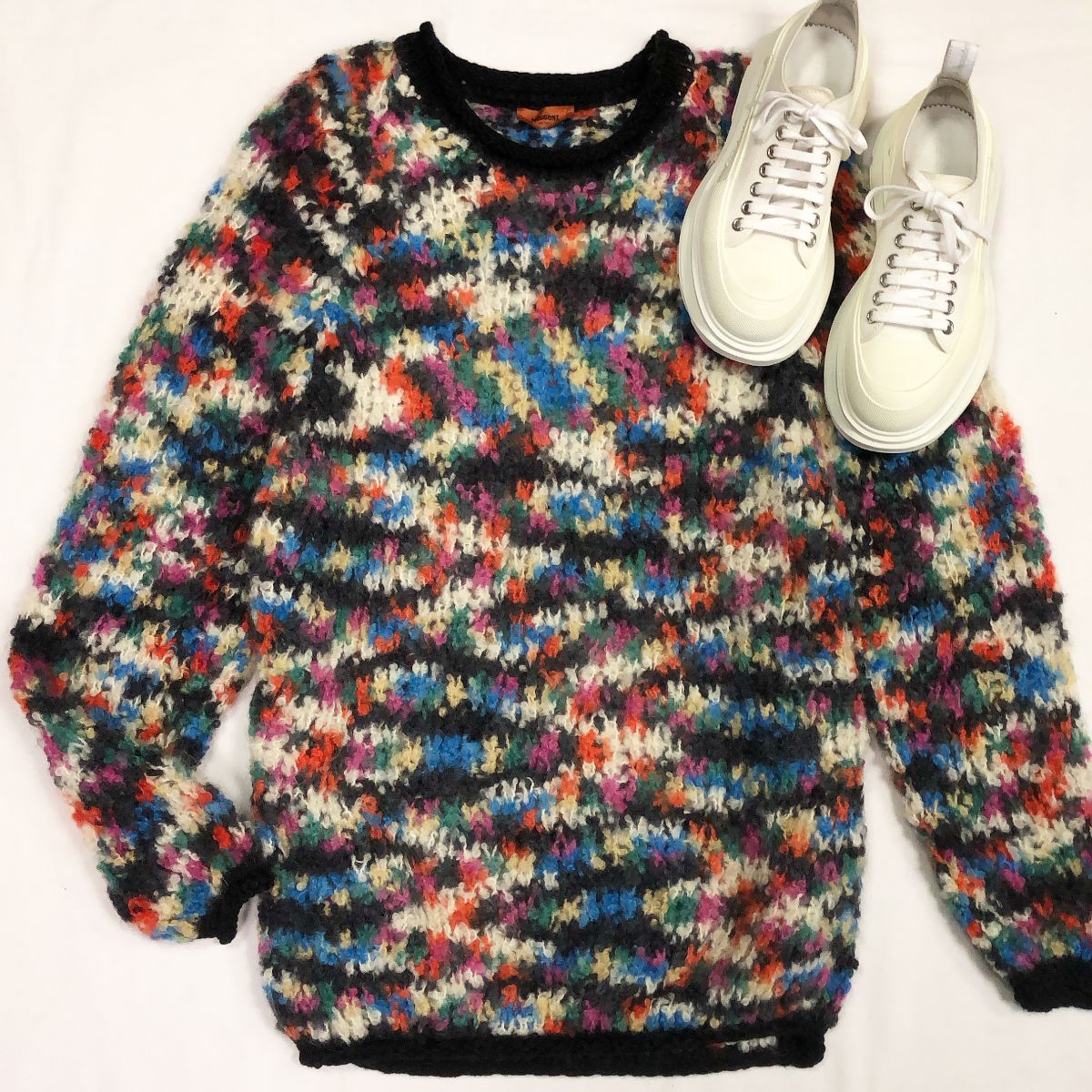 Свитер Missoni размер 40 цена 12 308 руб Кроссовки Alexander McQueen  размер 38 цена 23 077 руб
