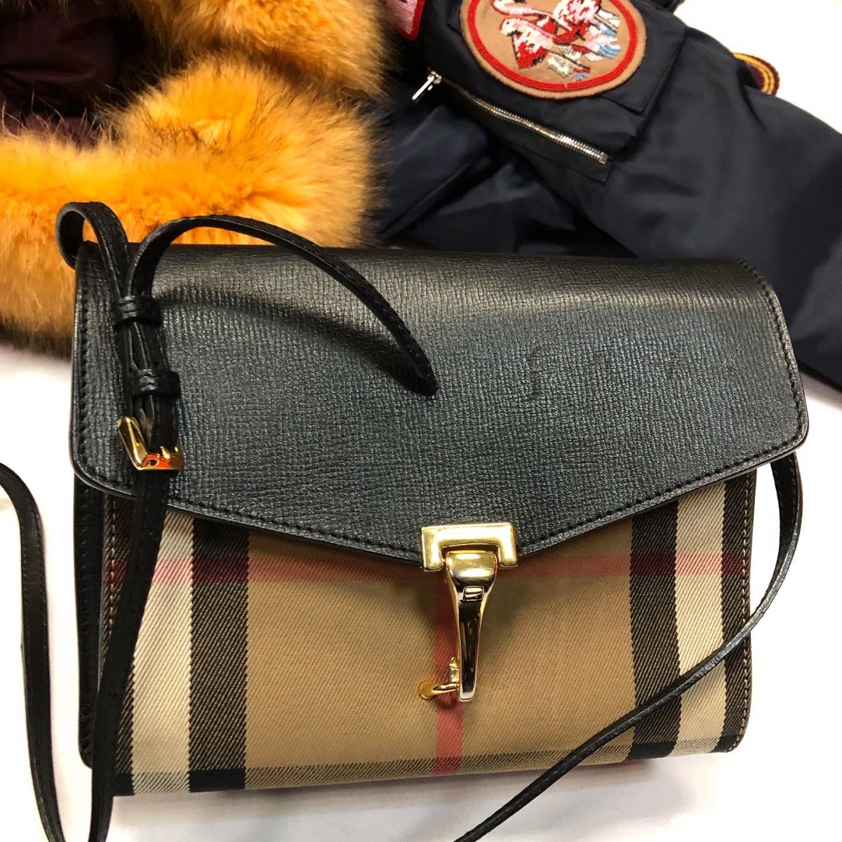 Burberry 18 25 23 078