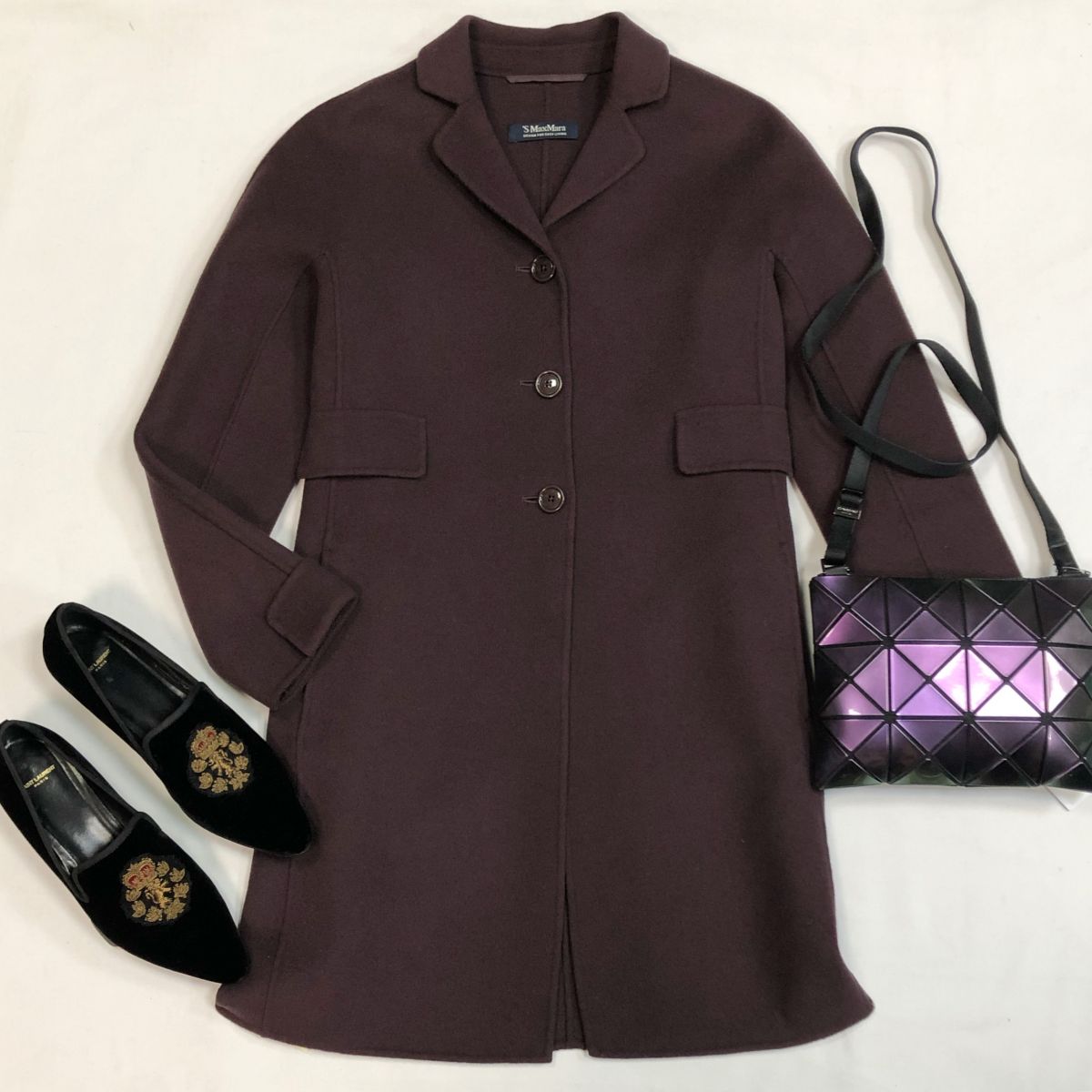 Пальто Max Mara размер 38 цена 12 308 рубЛоферы Saint Laurent размер 37 цена 15 385 рубСумка Issey Miyake