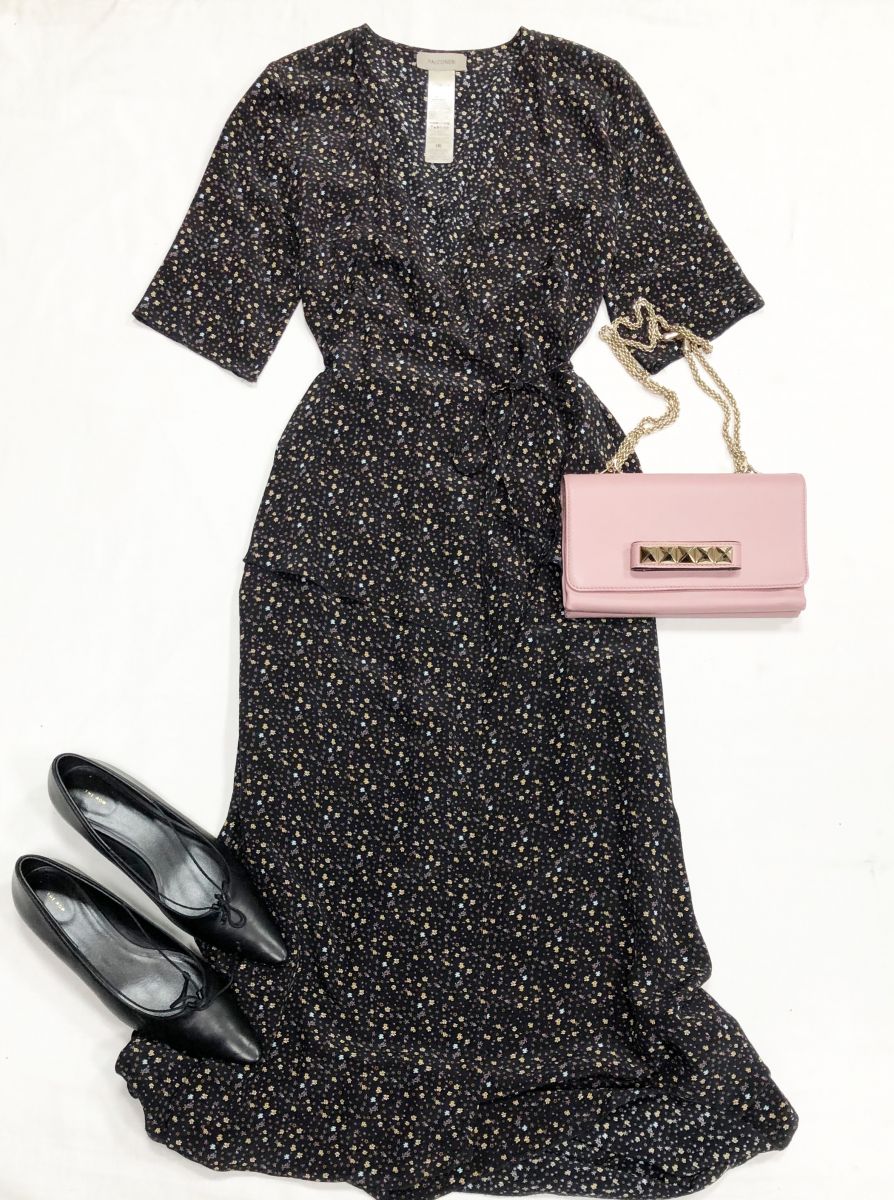 Платье FALCONERI размер S цена  18 786 руб
Балетки The Row размер 39 цена 39 138 руб
Сумка Valentino