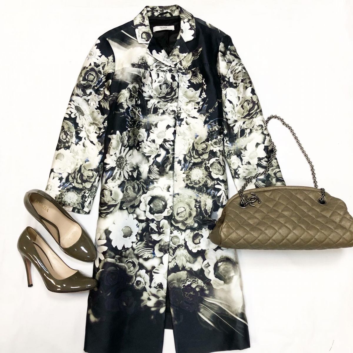 Пальто - летнее Prada размер 40 цена 23 078 руб Туфли Prada размер 37 цена 6 154 руб Сумка Chanel