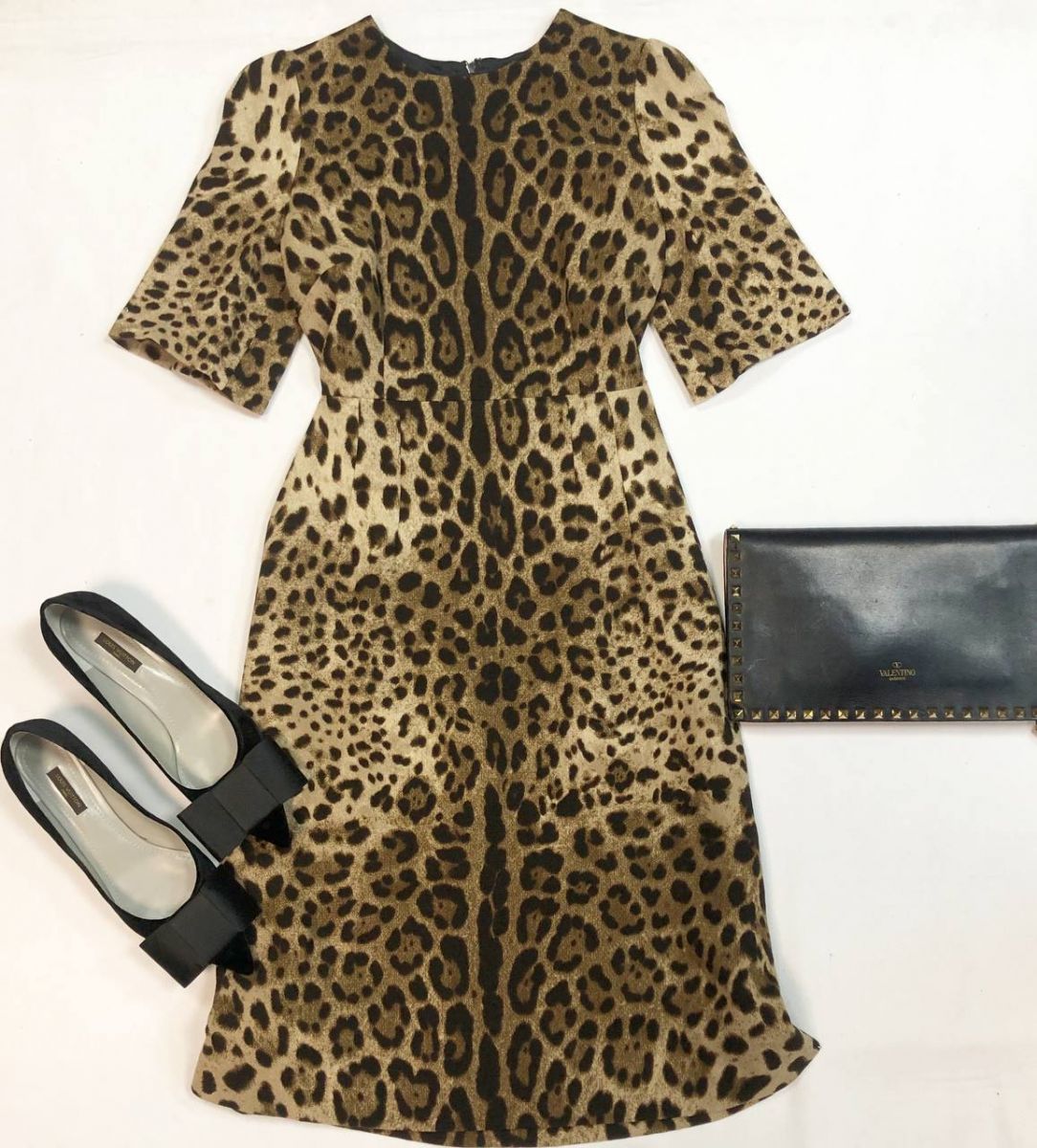 Платье Dolce Gabbana размер 40 цена 23 078 руб
Туфли Louis Vuitton размер 38.5 цена 23 078 руб
Клатч Valentino