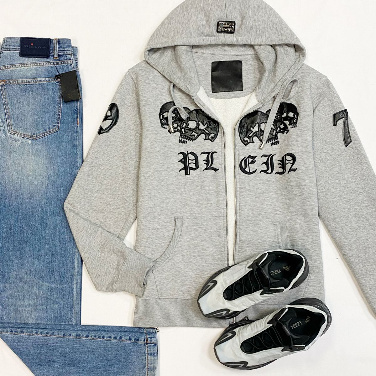 #mechtamen Толстовка Philipp Plein размер M цена 7 693 рубДжинсы Kiton размер 31 цена 15 385 рубКроссовки Yeezy размер 42.5 цена 7 693 руб