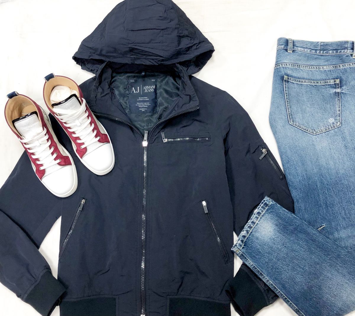 #Mechtamen
Ветровка Armani Jeans размер XL цена 12 524 руб 
Джинсы Eleventy размер 36 цена 7 828 руб