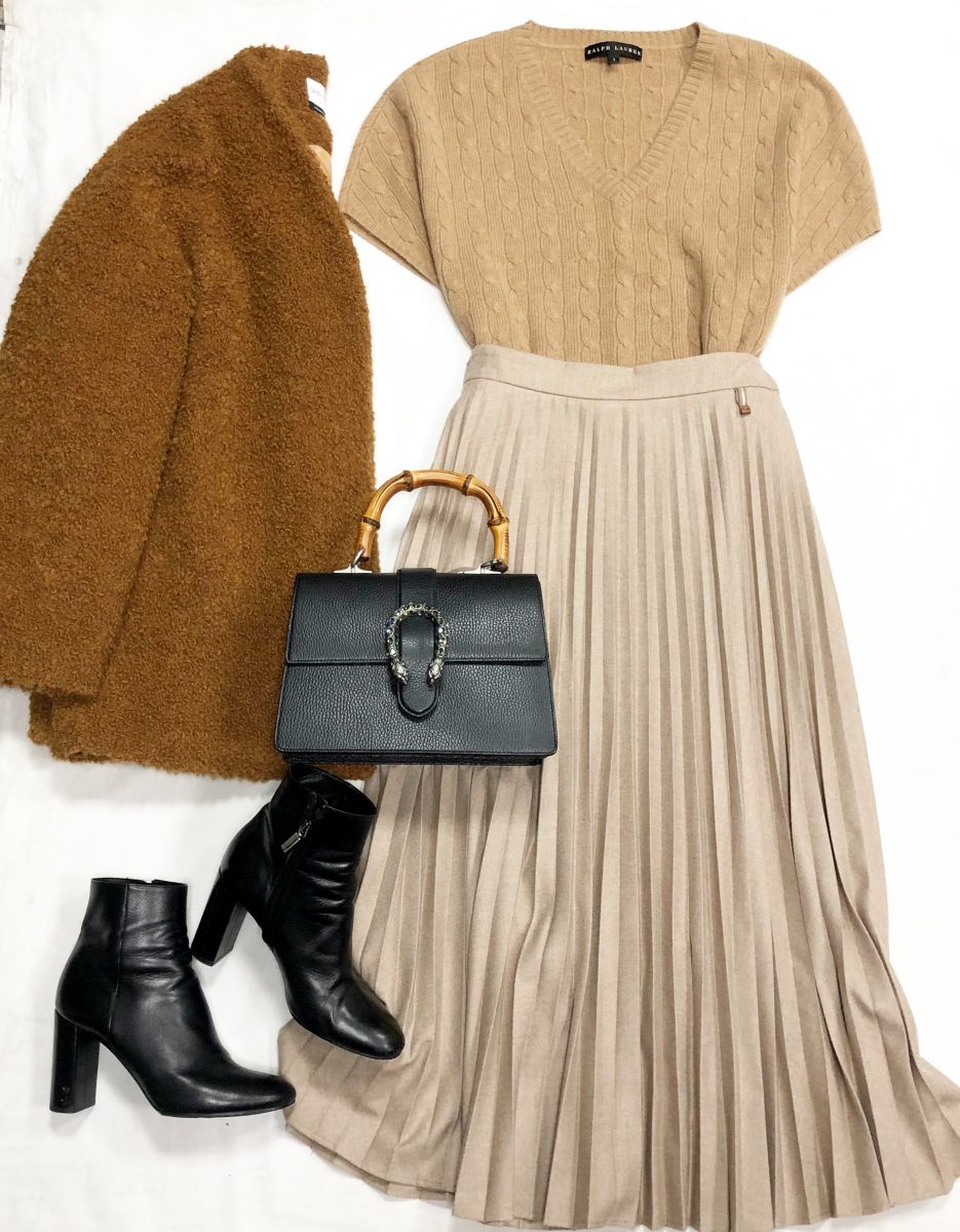 Юбка Lorena ANTONIAZZI размер 44 цена 31 310 руб
Кофта Ralph Lauren размер S цена 10 959 руб
Ботильоны Saint Laurent размер 39 цена 31 310 руб
Сумка Gucci