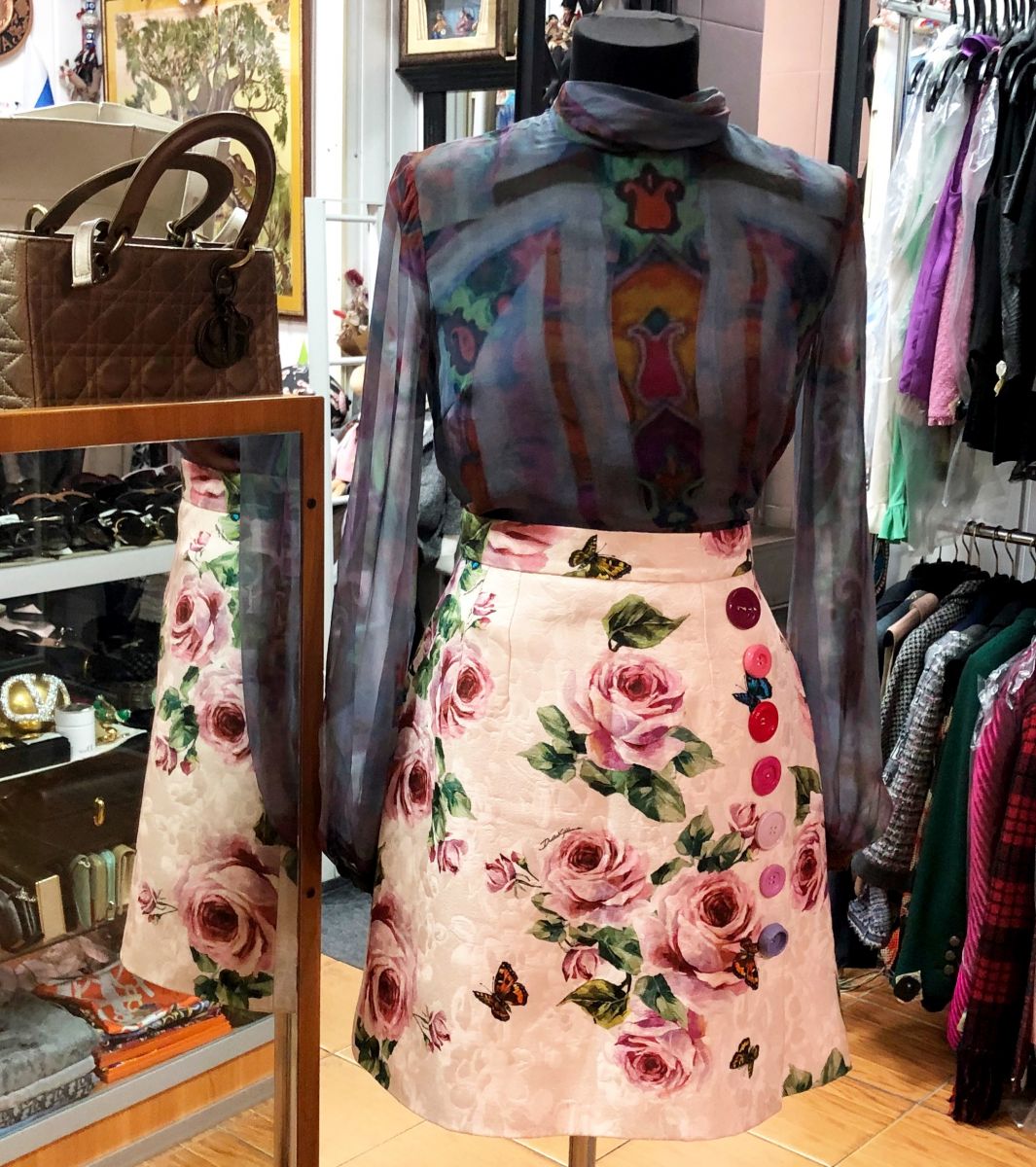 Юбка Dolce Gabbana размер 42 цена 12 524 руб
Блузка ETRO размер 40 цена 7 828 руб
