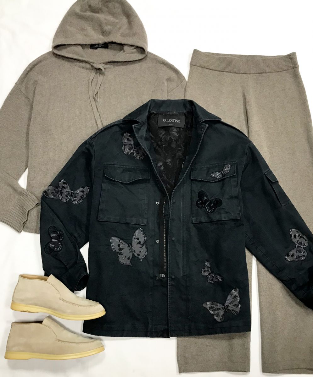 Куртка / вышивка/ Velantino размер 38 цена 23 483 руб
Костюм Weekend/Max Mara размер M цена 15 655 руб
Лоферы размер 39 цена 46 965 руб