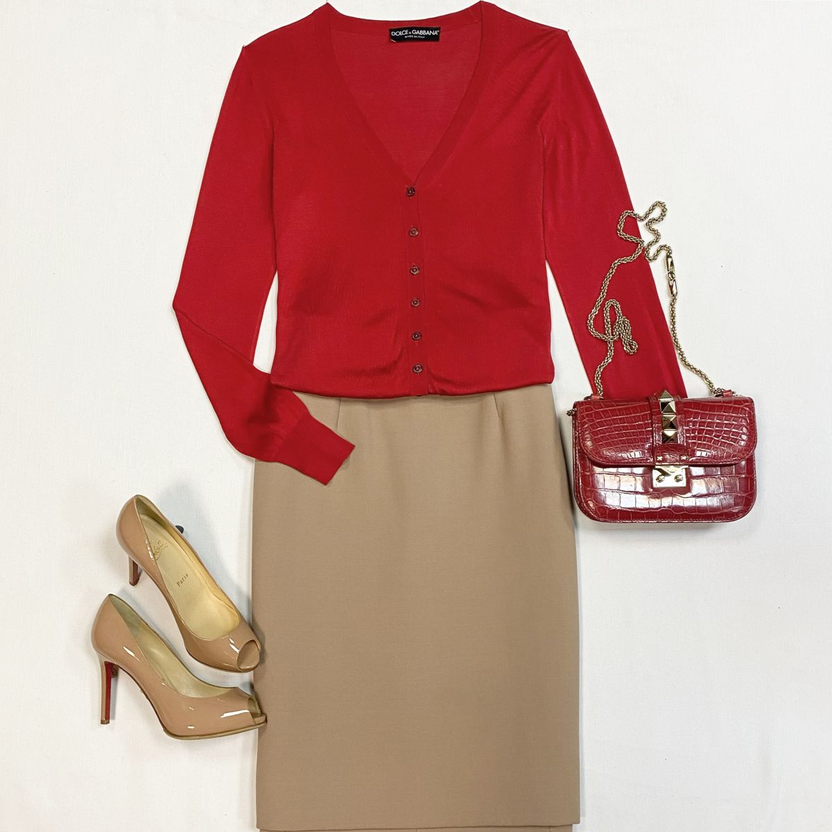 Кофта Dolce Gabbana размер 40 цена 4 616 рубЮбка Dolce Gabbana размер 40 цена 7 693 рубТуфли Louboutin размер 37.5 цена 15 385 рубСумка Valentino