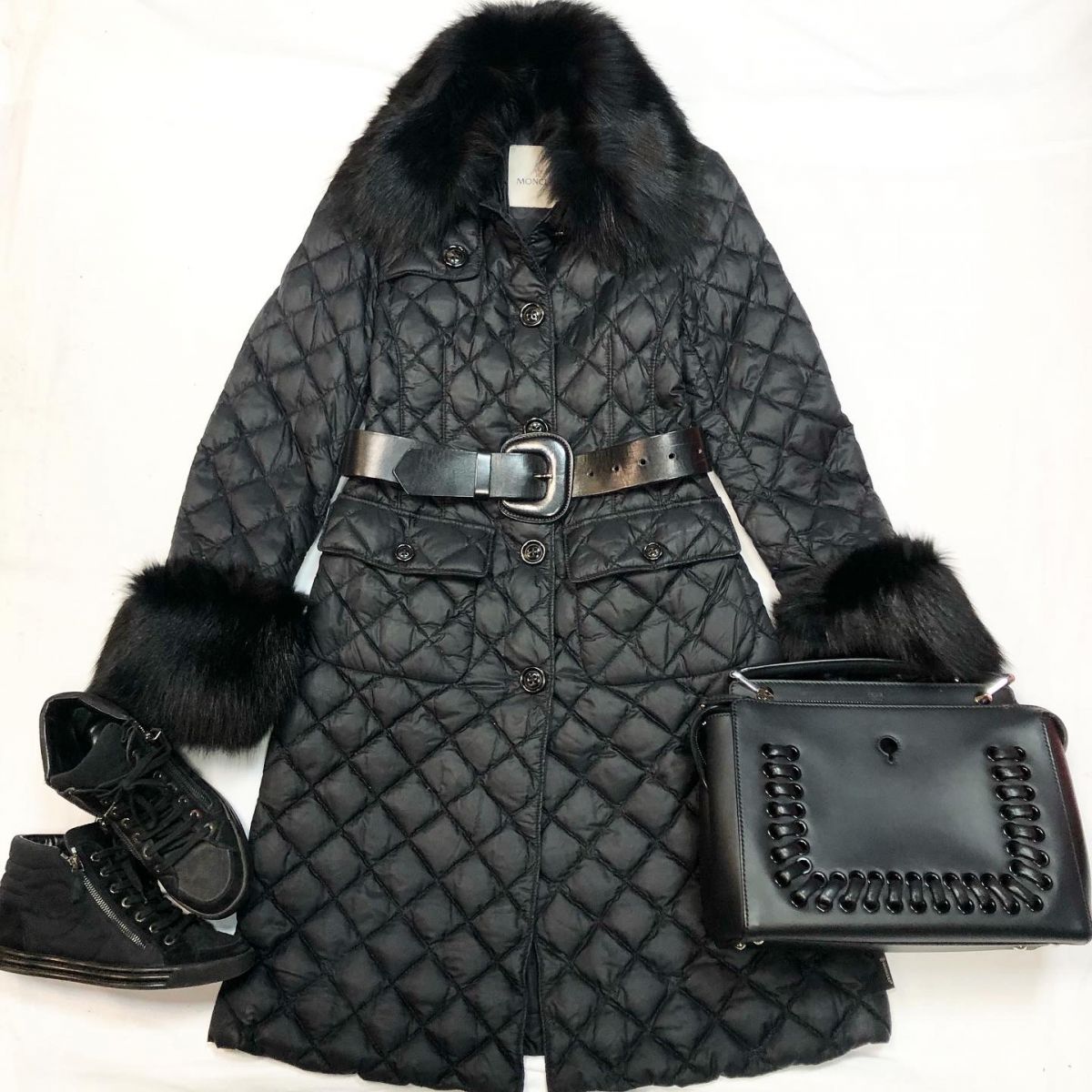 Пуховик /мех лисы/ MONCLER размер 1 цена 38 463 руб Кроссовки CHANEL размер 36.5 цена 7 693 руб Сумка FENDI