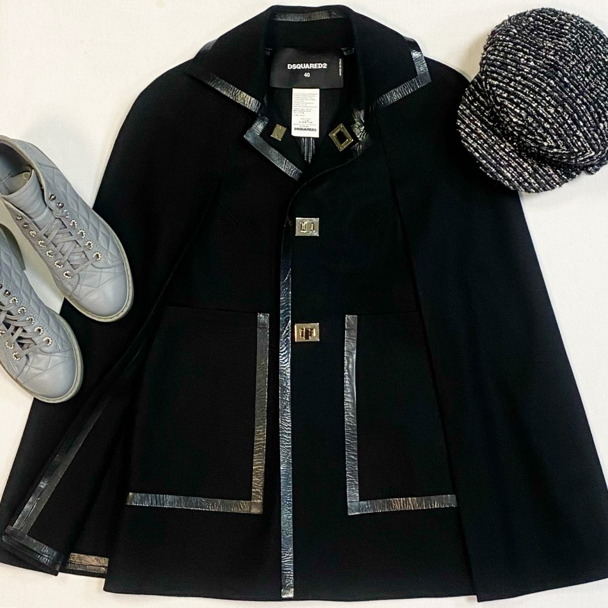 Полупальто Dsquared 40 цена 15 385 рубБотинки Chanel размер 38.5 цена 53 848 руб