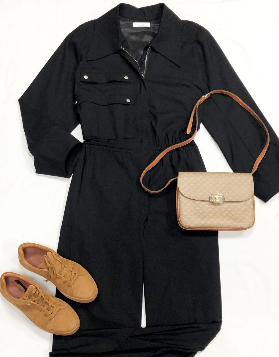 Комбинезон Co размер M цена 15 655 руб
Кеды LORO PIANA размер 37.5 цена 39 138 руб
Сумка Celine