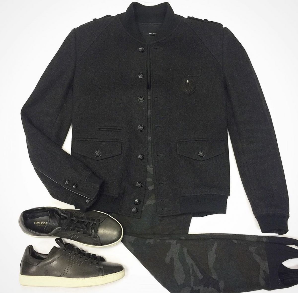 Куртка The Kooples  размер 52 цена 7 693 руб Брюки Moncler  размер 52 цена 7 693 руб Кеды Tom Ford  размер 44.5 цена 18 463 руб