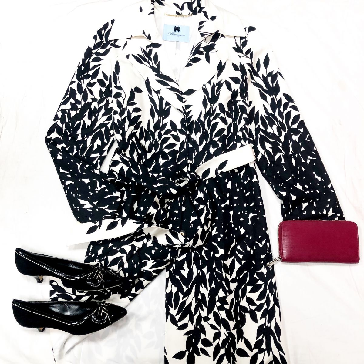 Плащ Blumarine размер S цена 15 655 руб  
туфли Bally размер 39 цена 15 655 руб /новые/ 
Кошелек Louis Vuitton
