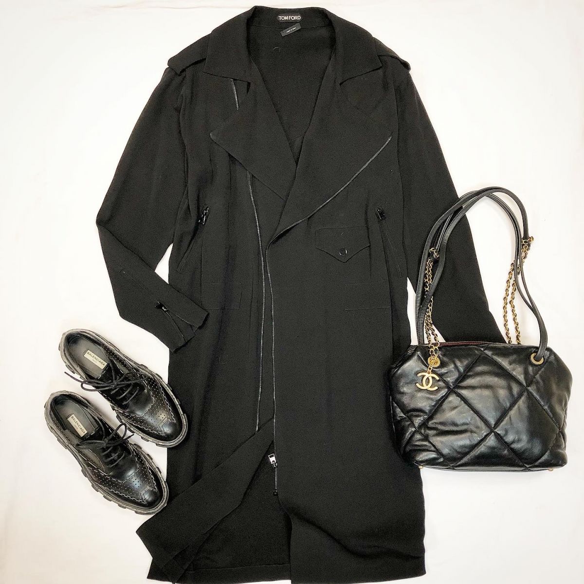 Плащ - платье Tom Ford  размер 40 / 44 / цена 30 770 руб Ботинки Balenciaga размер 39.5 цена 10 770 руб Сумка Chanel 