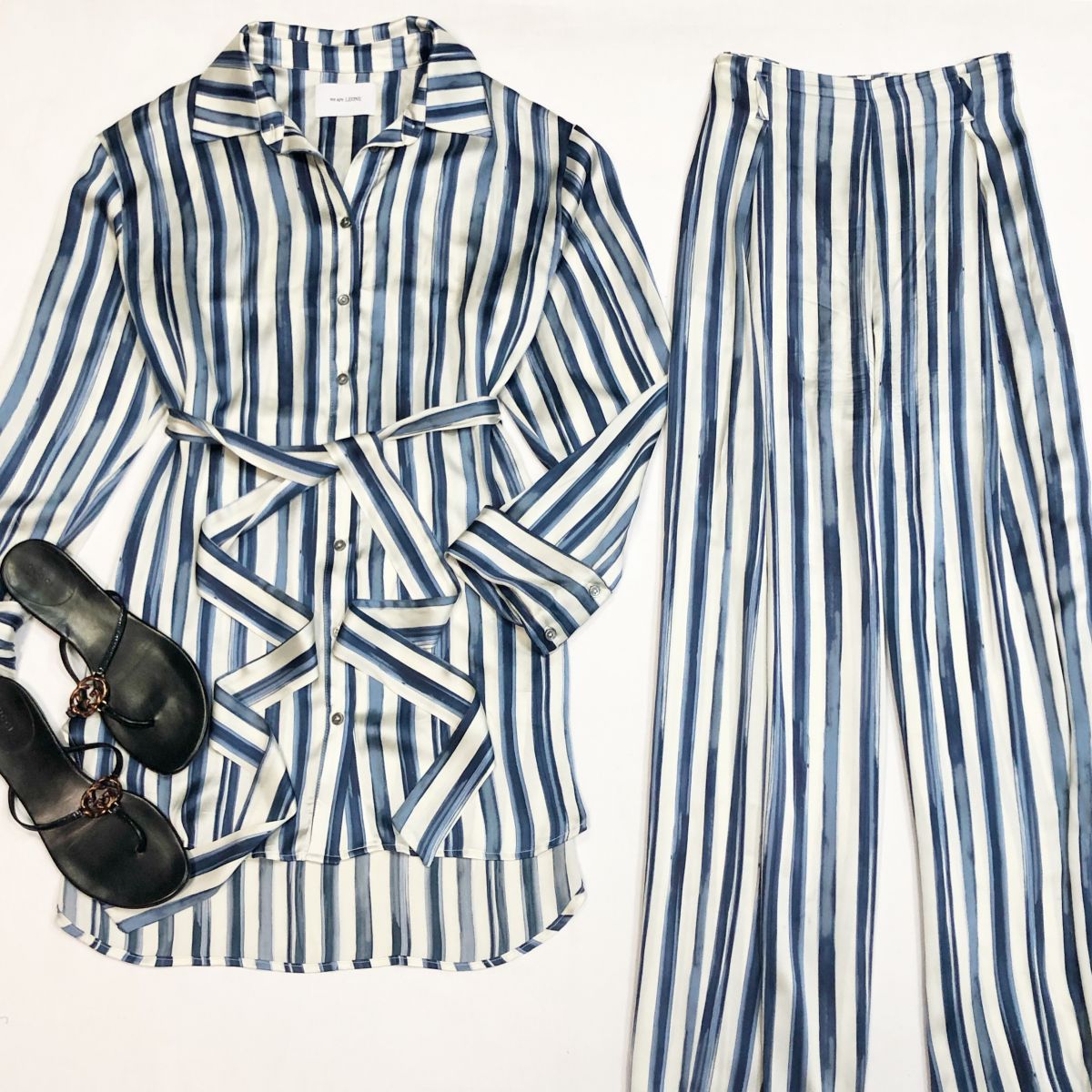Костюм/шёлк/ We Are Leone размер M/L цена 15 385 рубСабо Gucci размер 40 цена 6 154 руб