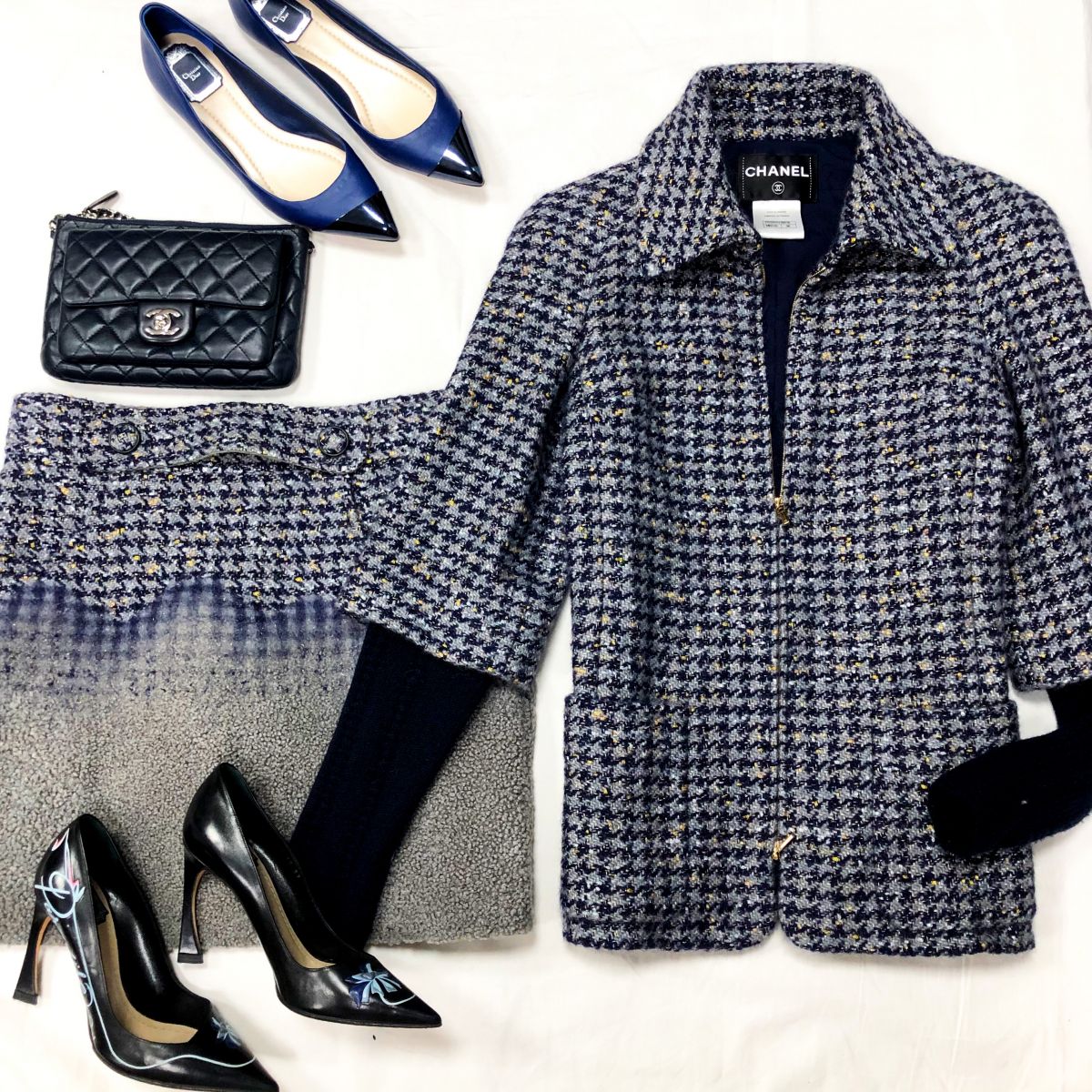 Костюм /кашемир/шелк/
твид/декоративные элементы/ Chanel размер 38 цена 281 790 руб  
Сумочка СHANEL