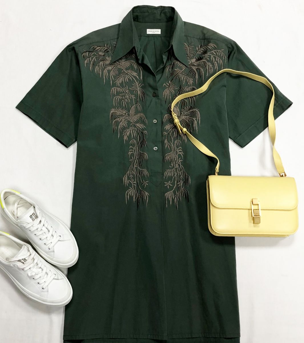 Платье/шитье/ Dries Van Noten размер 42 цена 23 483 руб
Кеды Givenchy размер 38.5 цена 15 655 руб
Сумка Saint Laurent