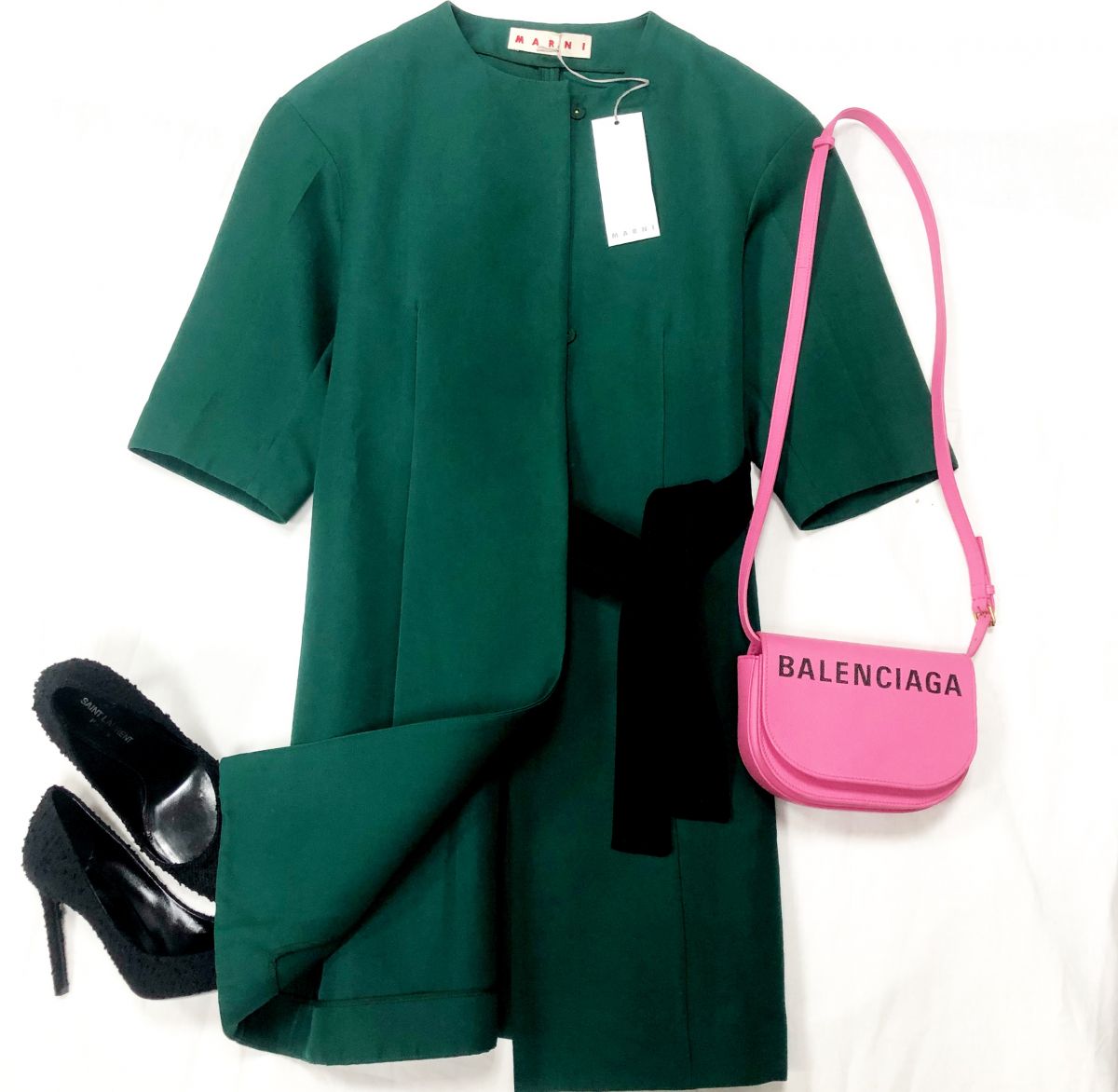 Плащ MARNI размер S цена 23
465
Руб /новый с ценником/ 
Сумочка BALENCIAGA/новая с ценником/