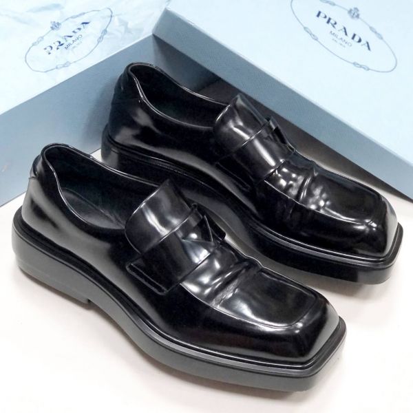 Лоферы Prada