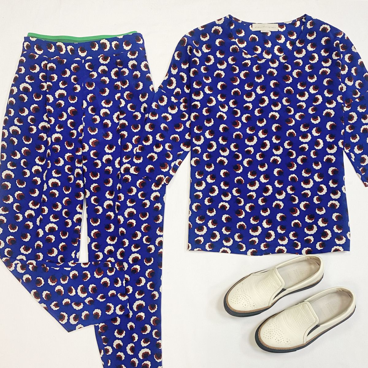 Костюм Stella McCartney размер 40 цена 10 770 рубСлипоны Brunello Cucinelli размер 37.5 цена 15 385 руб
