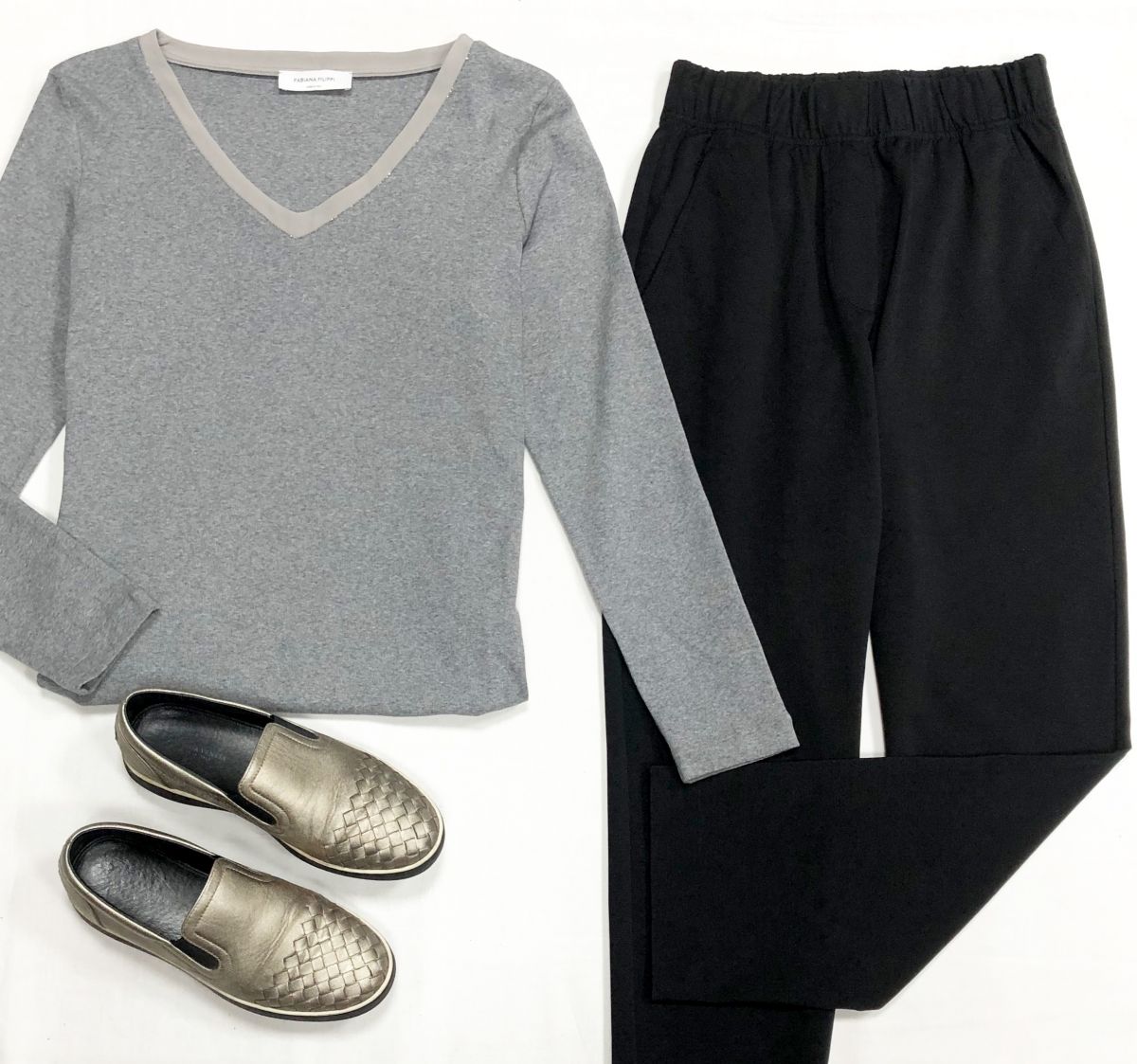 Кофта / манили/ Fabiana Filippi размер 46 цена 10 959 руб
Брюки Weekend/Max Mara/ размер XS цена 6 262 руб
Слипоны BOTTEGA VENETA размер 37 цена12 524 руб