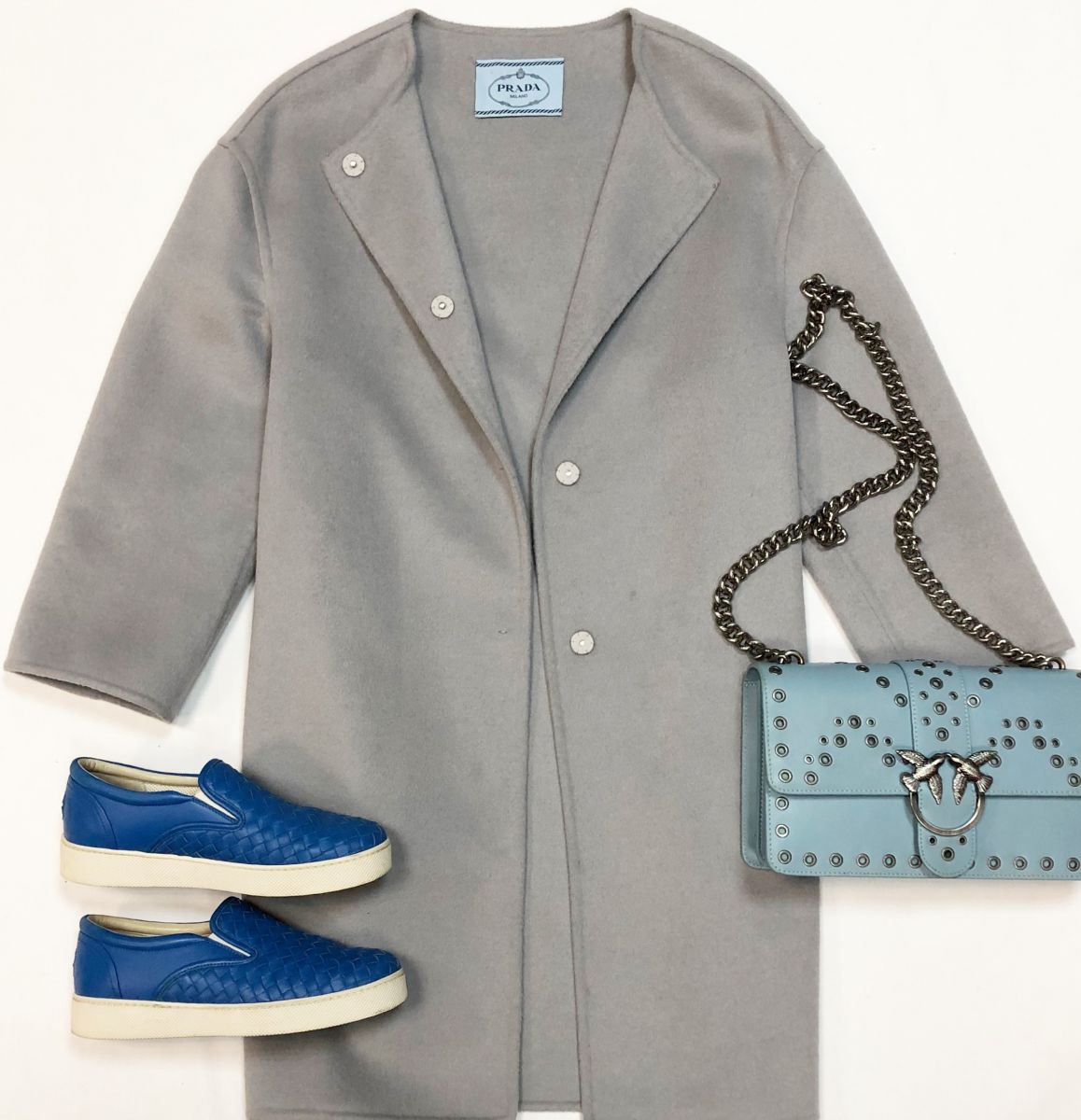 Пальто Prada размер 38 цена 23 078 руб
Слипоны BOTTEGA VENETA размер 38 цена 9 231 руб
Сумка Pinko