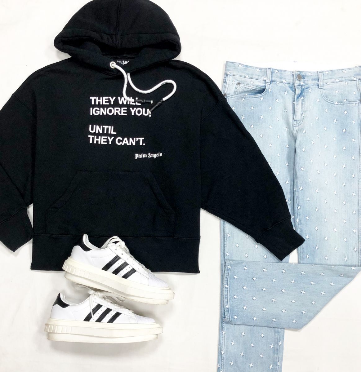 Толстовка Palm Angels размер M цена 12 524 руб
Джинсы Stella McCartney размер 26 цена 7 828 руб 
Кеды Adidas размер 40.5 цена 23 483 руб