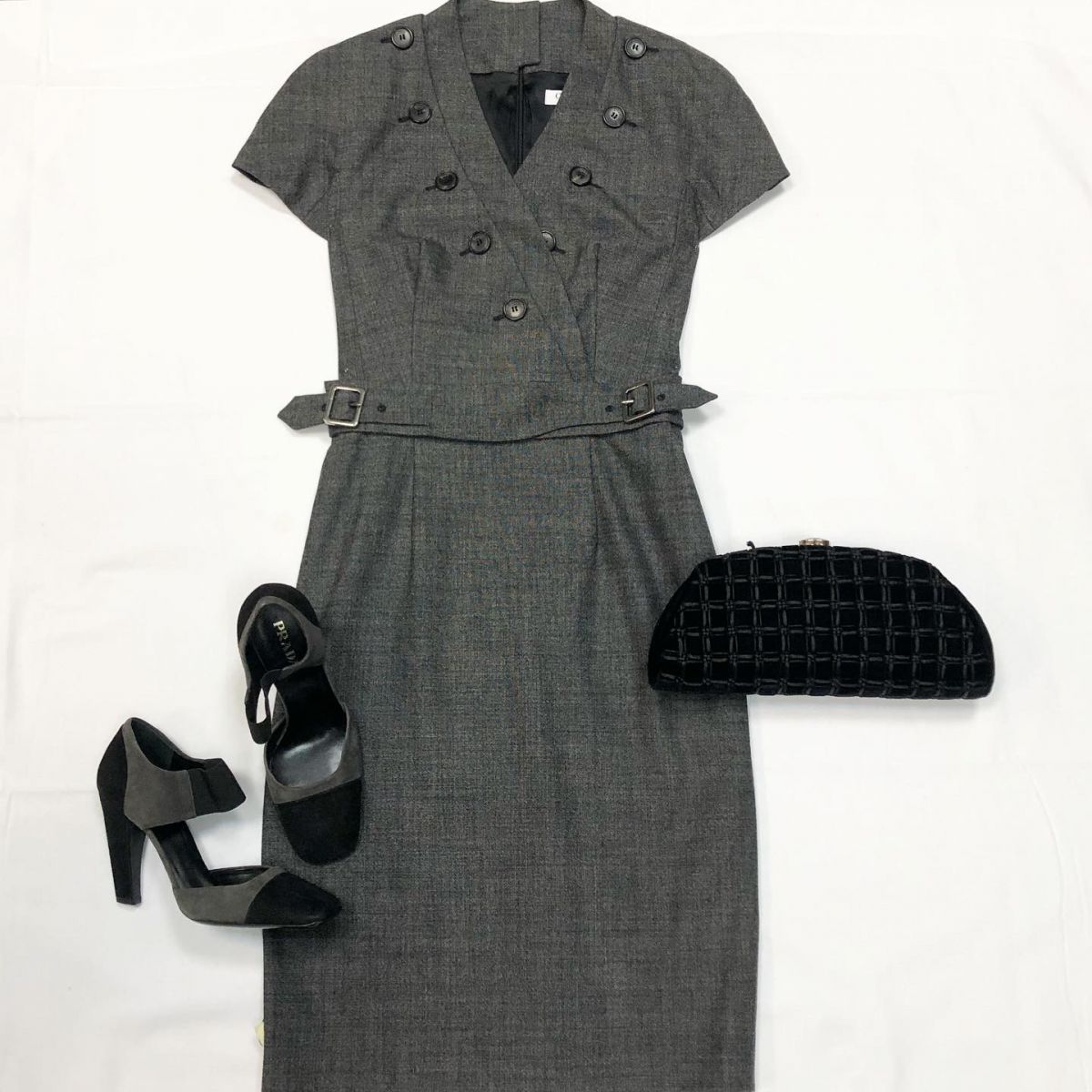Платье Christian Dior размер 36/42 цена 23 078 руб Туфли Prada размер 37 цена 4 616 руб Клатч Chanel