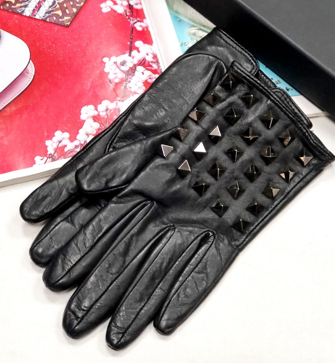 Перчатки/кожа/ Valentino размер 9 цена 23 483 руб/ в коробке/