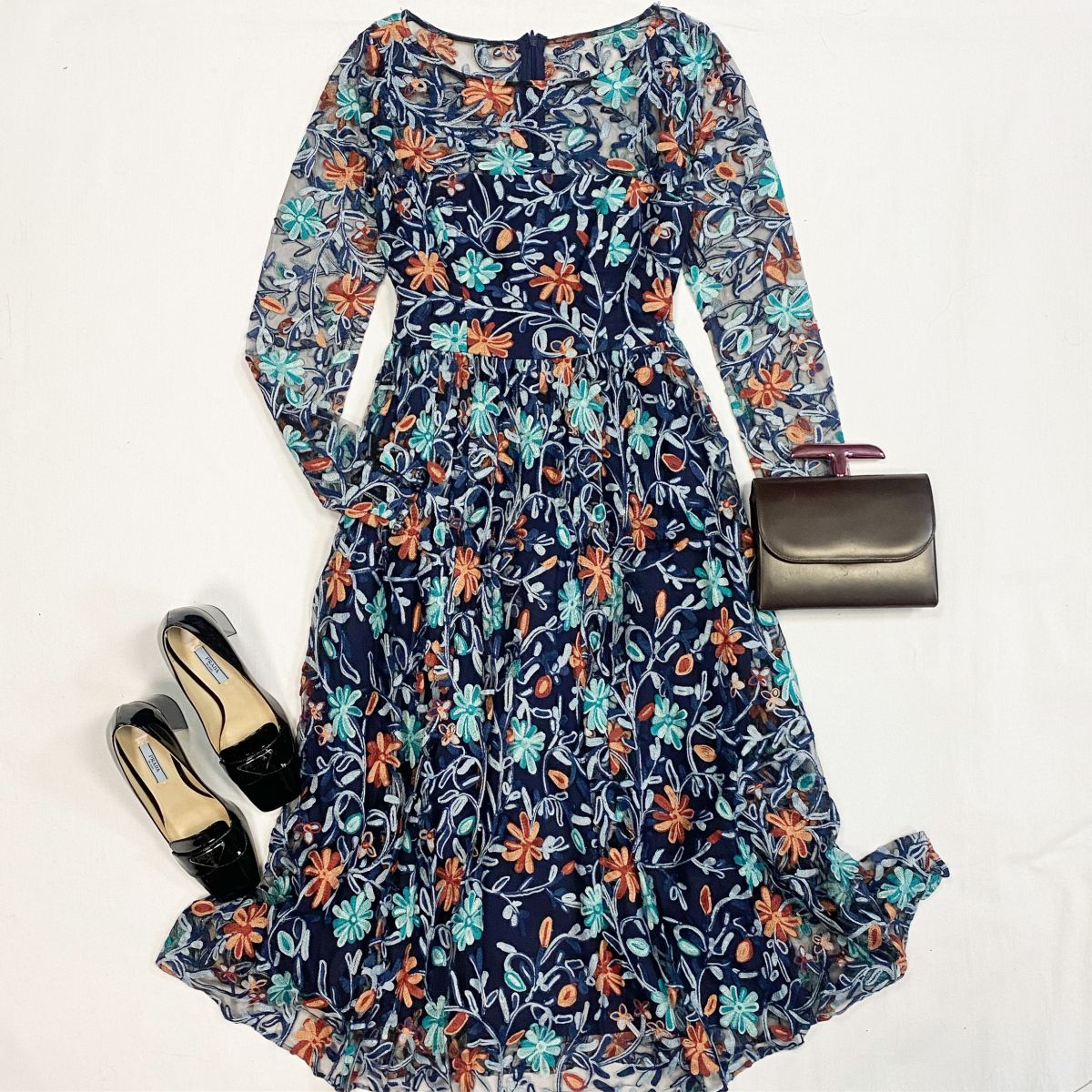 Платье/шитьё/ ZAG POSEN  размер 2 цена 10 770 рубТуфли PRADA  ра35 цена 12 308 рубКлатч DIOR 