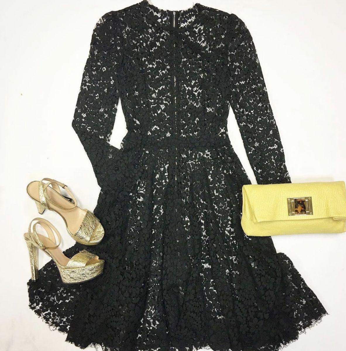 Платье / кружево / Dolce Gabbana  размер 40 цена 23 078 руб Босоножки Gucci  размер 39 цена 15 385 руб Клатч Louis Vuitton 