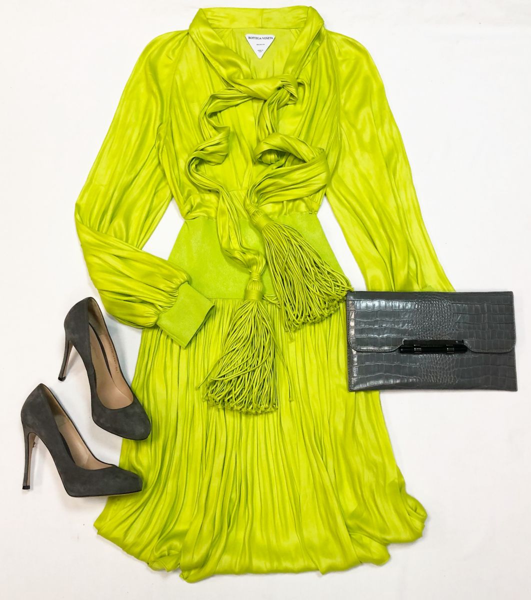 Платье BOTTEGA VENETA размер 42 цена 30 770 руб
Туфли Gianvito Rossi размер 38.5 цена 15 385 руб