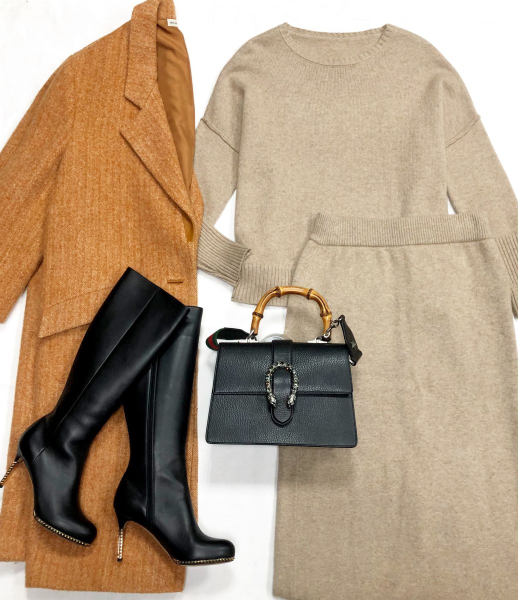 Костюм Let S Dress размер 42 цена 6 262 руб
Сапоги Valentino размер 37.5 цена 31 310 руб
Сумка Valentino