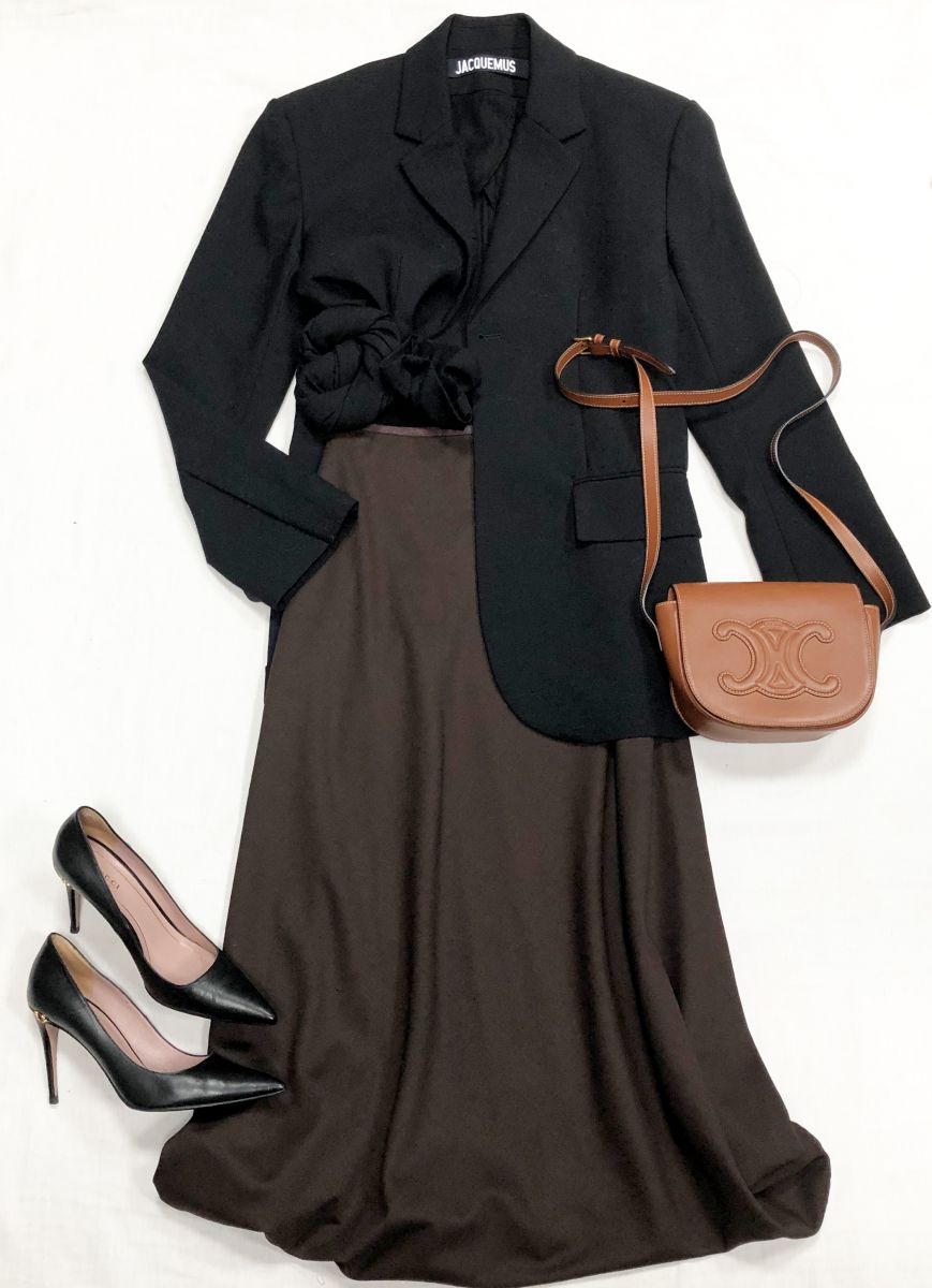 Жакет JACQMOUSE размер 40 цена 23 483 руб
Юбка The Row размер 38 цена 23 483 руб
Туфли Gucci размер 37.5 цена 12 524 руб
Сумочка Celine