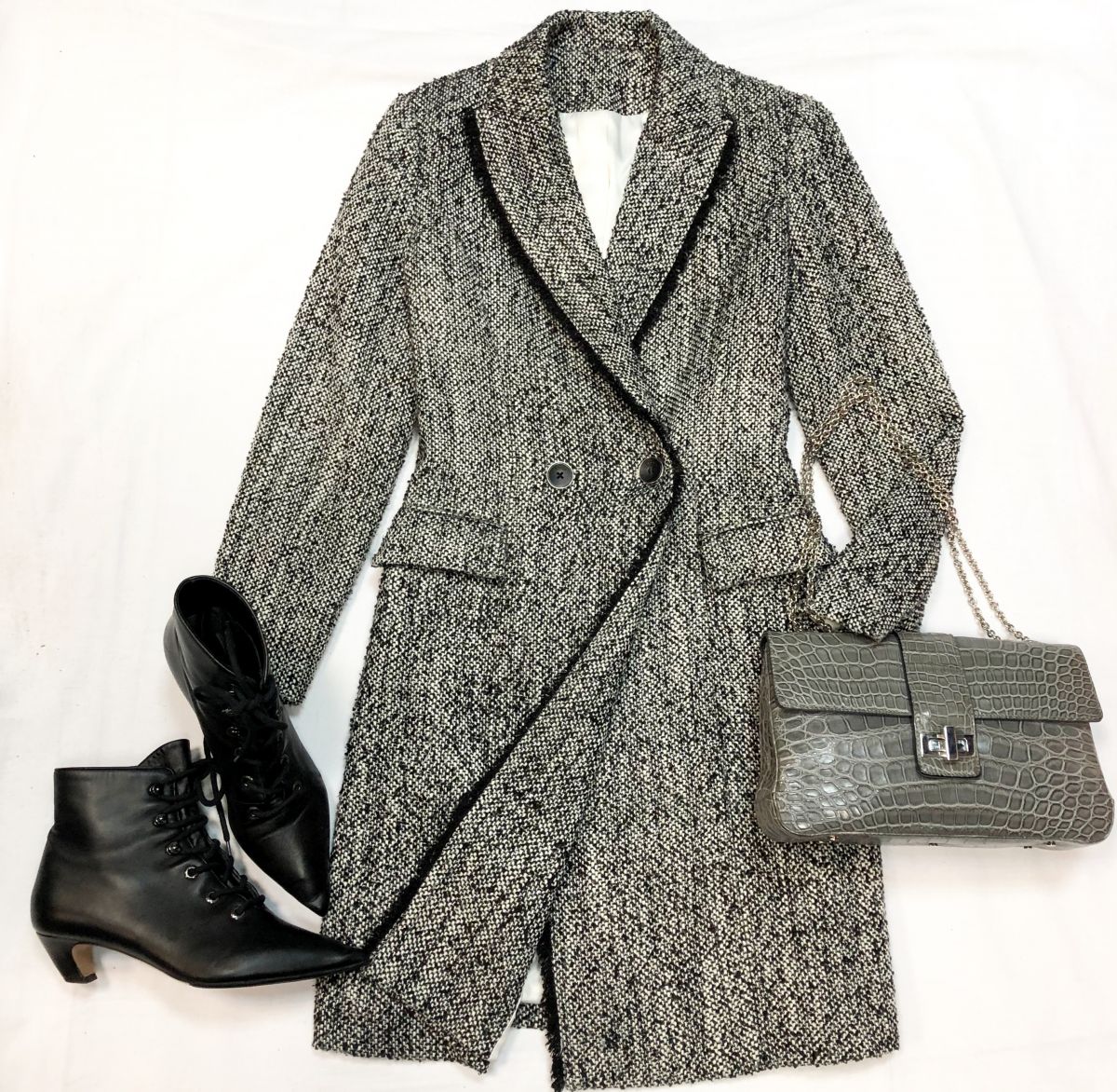 Пальто CHRISTIAN DIOR размер 36/38-42 цена 23 078 руб 
Ботильоны Christian Dior размер 40 цена 23 078 руб 
Сумка PARAMEJIANO