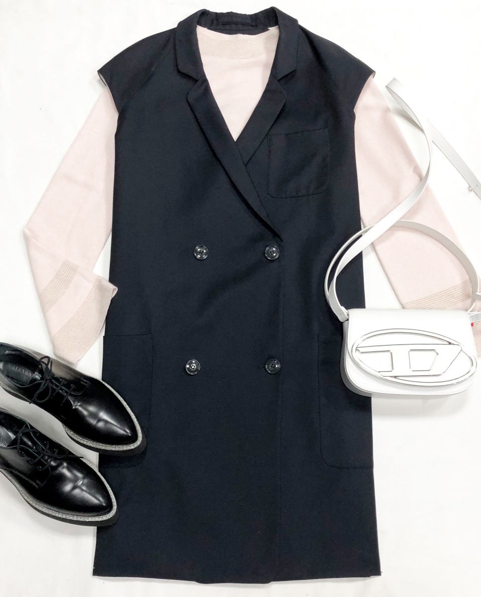 Платье Golden Giose размер S цена 15 655 руб
Ботинки Alexander McQueen размер 39 цена 14 090 руб
Сумка Diesel