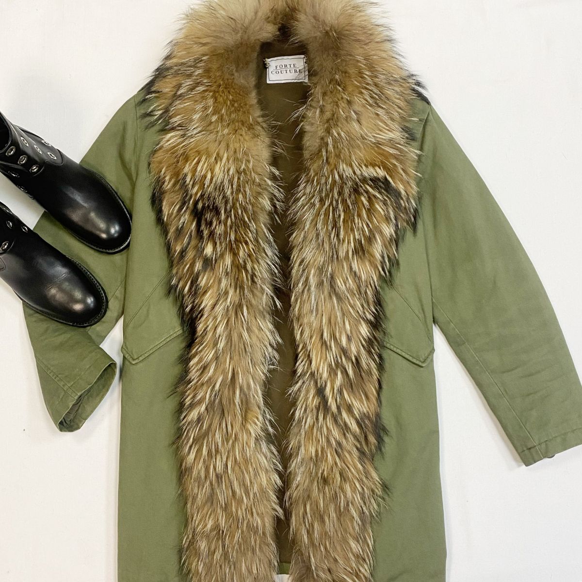 Парка/отделка мех/ Forte Forte размер 40 цена 23 078 рубБотинки Manolo Blahnik размер 38.5 цена 35 386 руб
