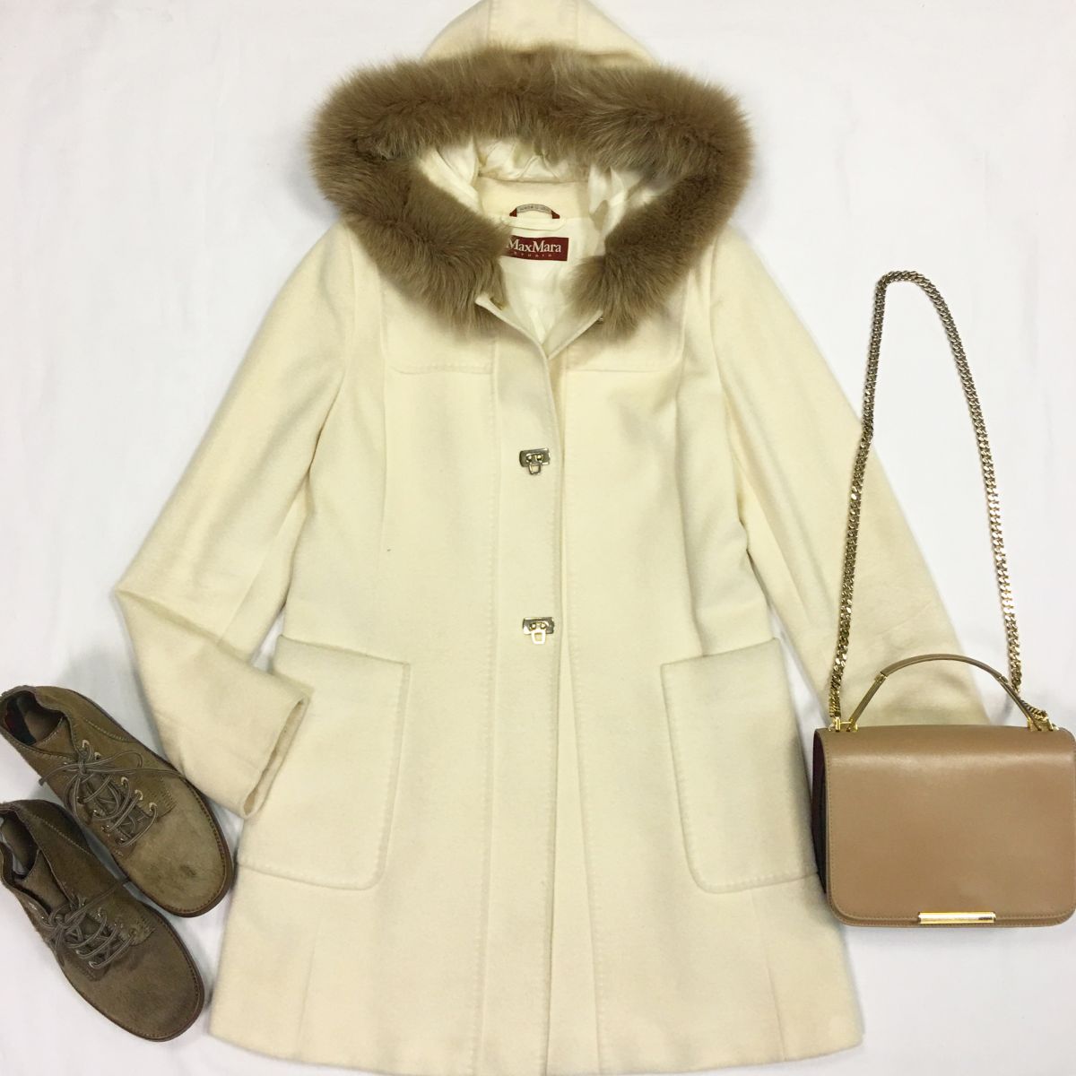 Пальто Max Mara размер 42 цена 15 385 рубБотинки Chanel размер 38.5 цена 23 078 рубСумка Pucci 