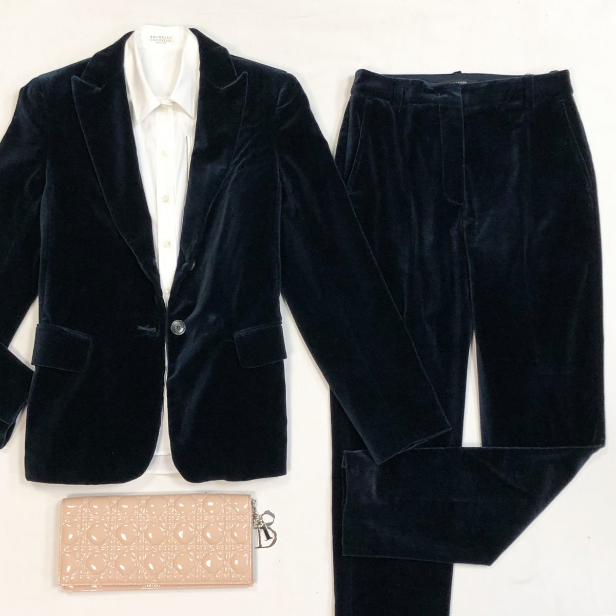 Костюм/бархат/ Max Mara размер 36 цена 15 385 рубКлатч Dior
