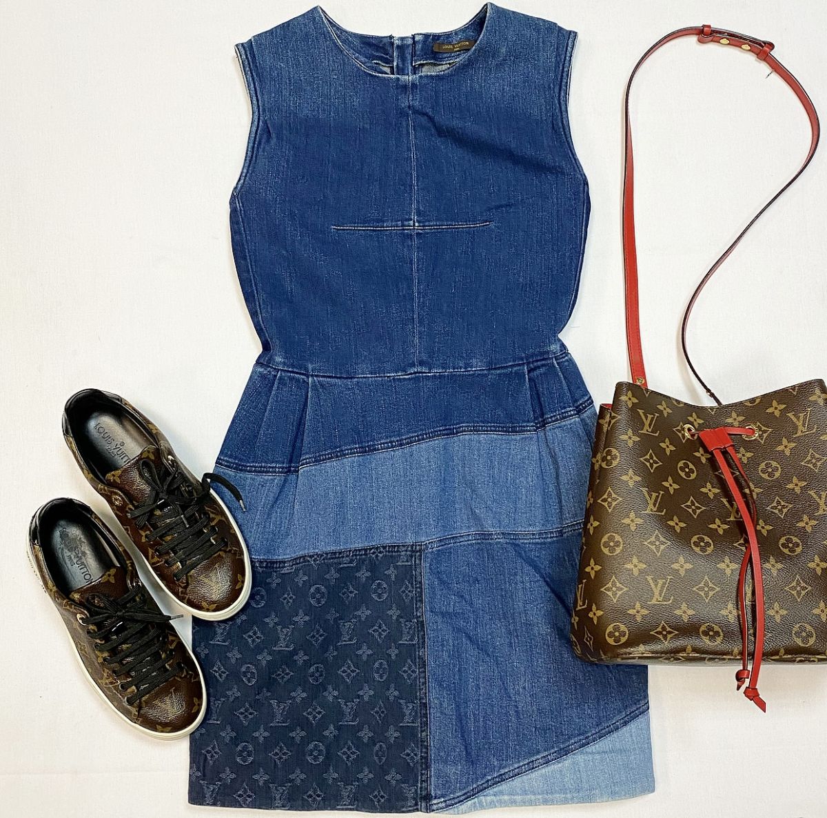 Платье Louis Vuitton размер 44 цена 15 385 рубКеды Louis Vuitton размер 38 цена 18 463 рубСумка Louis Vuitton
