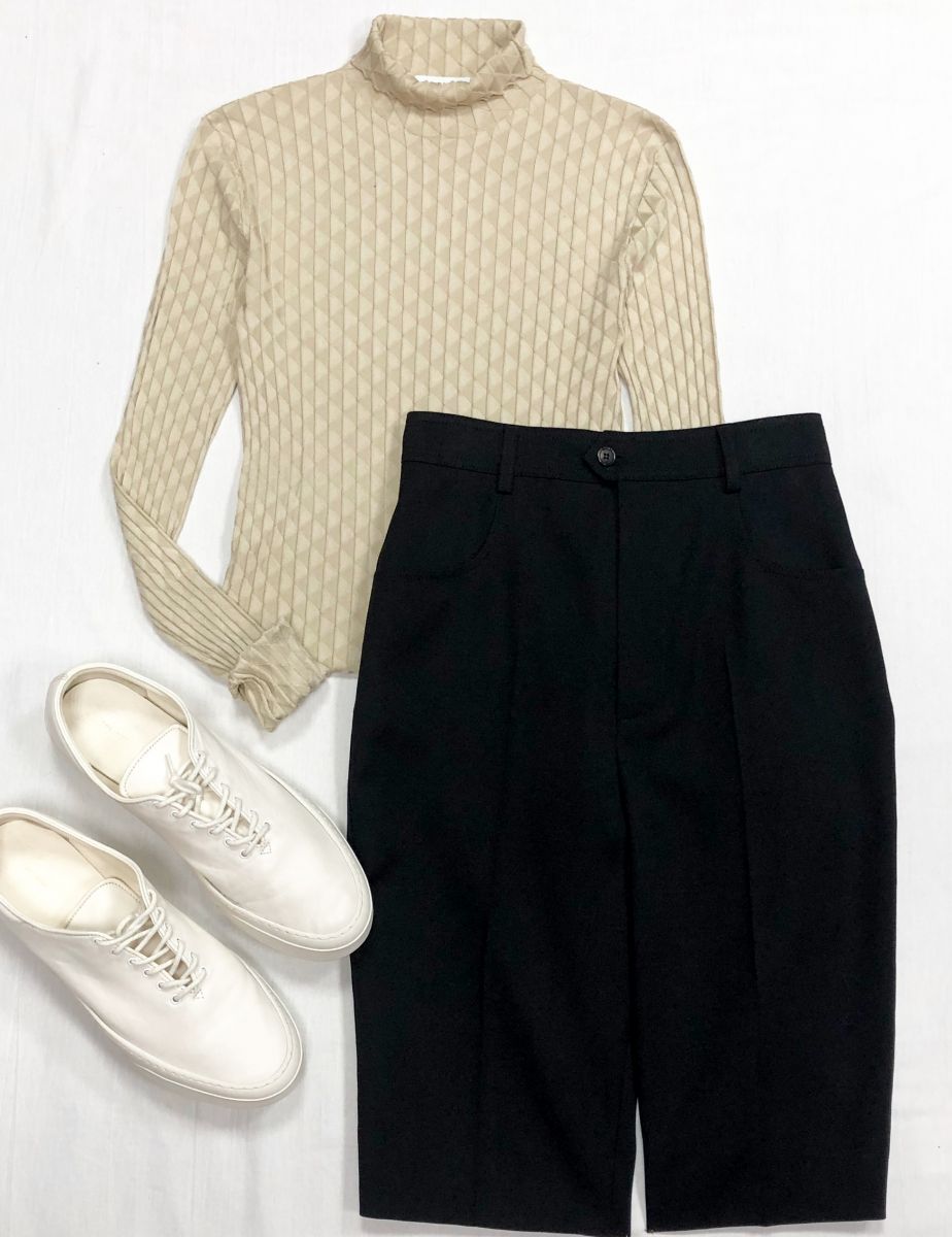 Водолазка BOTTEGA VENETA размер S цена 18 786 руб
Шорты Saint Laurent размер 34 цена 23 483 руб
Кеды The Row размер 41 цена 23 483 руб