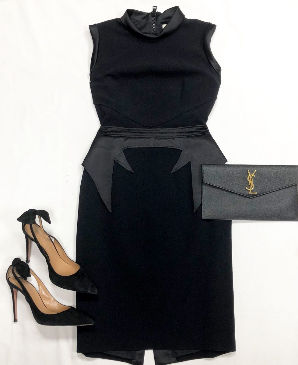 Платье Givenchy размер 40 цена 23 483 руб
Туфли Aquazzura размер 38.5 цена 23 483 руб
Клатч Saint Laurent