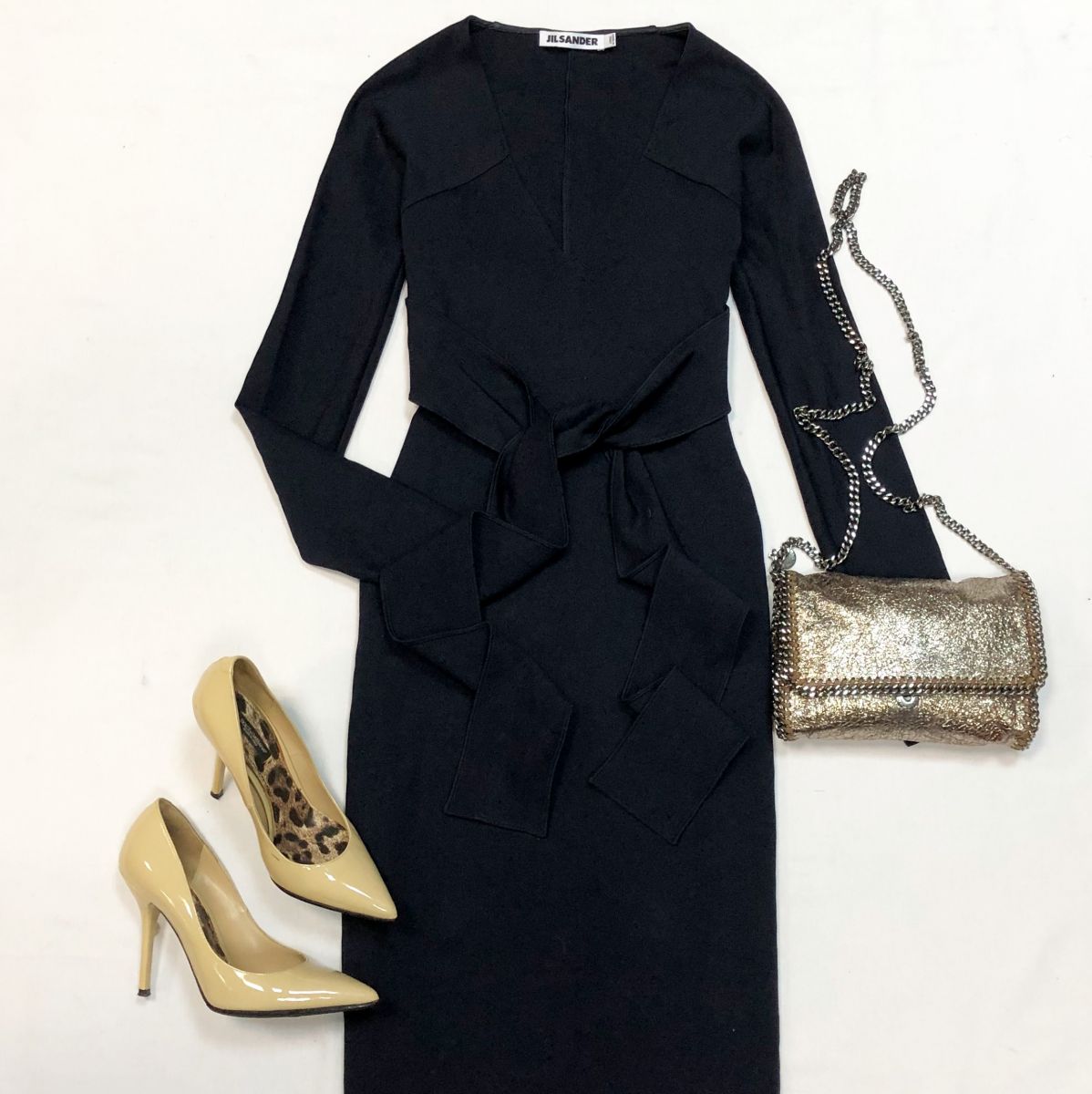 Платье Jil Sander размер 34 цена 9 231 руб
Туфли Dolce Gabbana размер 36.5 цена 15 385 руб
Сумка Stella McCartney