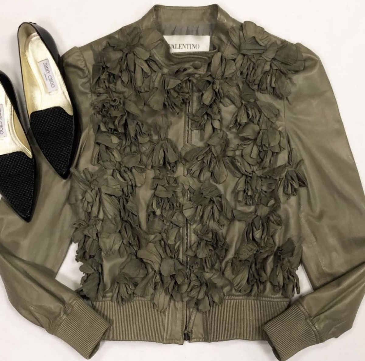 Куртка/кожа/ Valentino размер 10 цена 23 078 рубТуфли Jimmy Choo размер 37 цена 13 847 руб