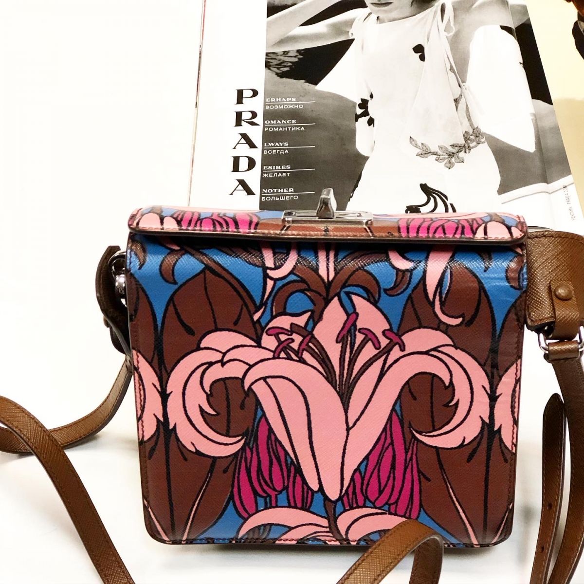 Сумочка Prada  размер 15х15 цена 30770 руб