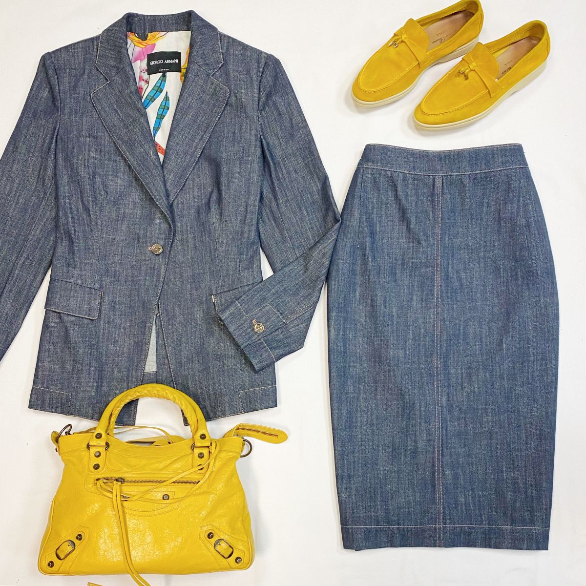 Костюм Armani размер 46 цена 15 385 рубЛоферы Loro Piana размер 39 цена 38 463 рубСумка Balenciaga
